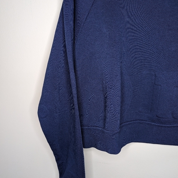 Embossed nike logo woman's cropped sweater size medium - Picture 2 of 8